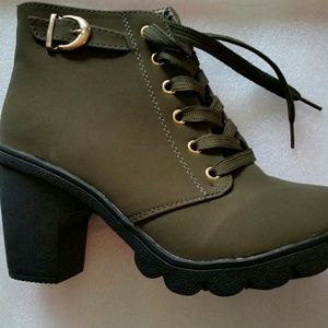 BRAND NEW CUTE ARMY GREEN DRESS BOOTS