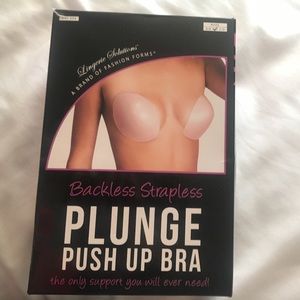 Blackless/Strapless Plunge Push Up Bra🙌🏽