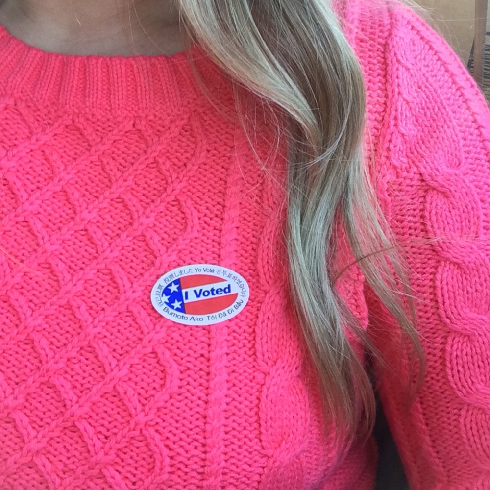 Old Navy Classic Cable Knit Sweater - Picture 3 of 3