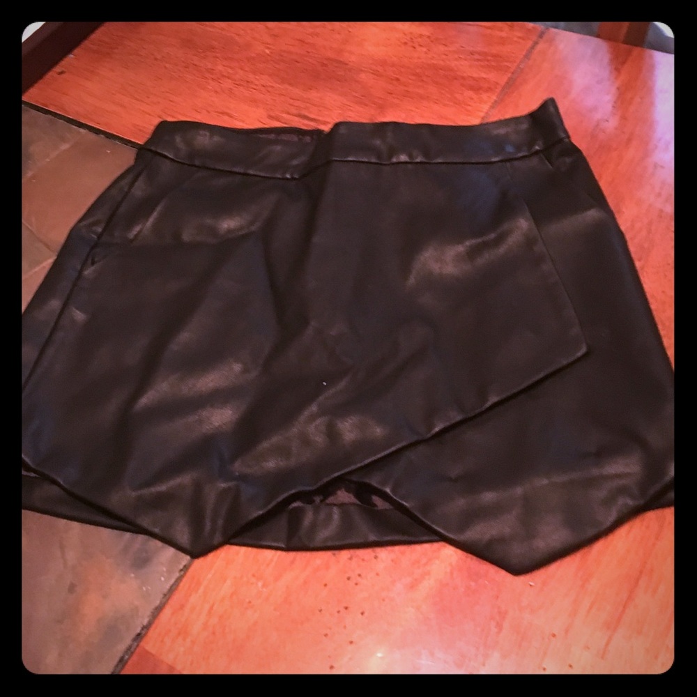 H&m fake leather mini skirt medium