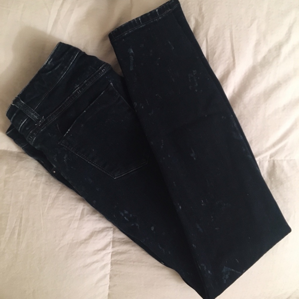 Dark Wash Mid-Rise Jegging
