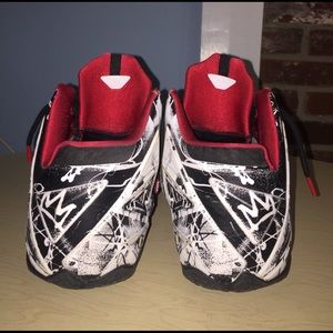Lebron 11 graffiti