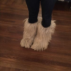 Yeti vintage goat hair boots