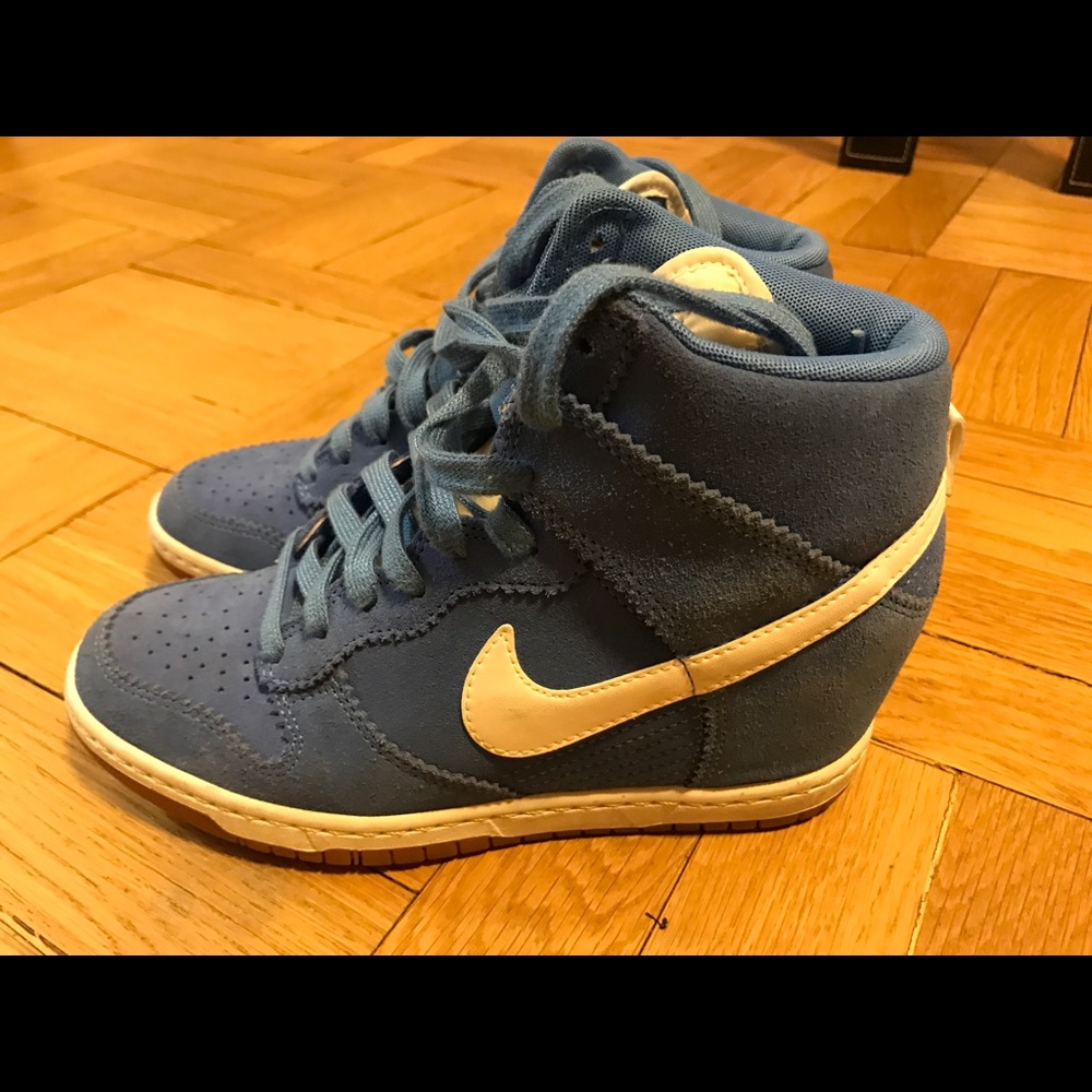Nike women's sky high dunks
