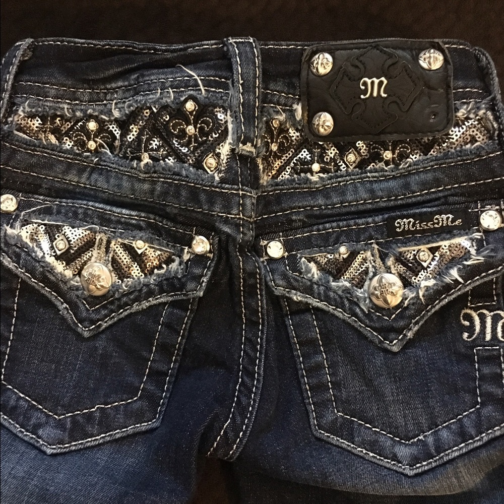 Girls size 7 Miss Me capris