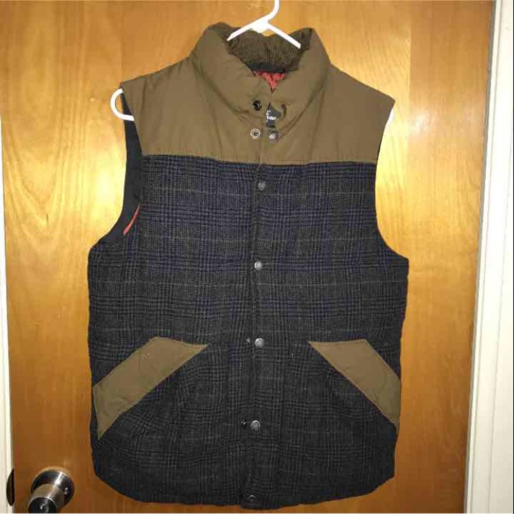 Size small mens vest
