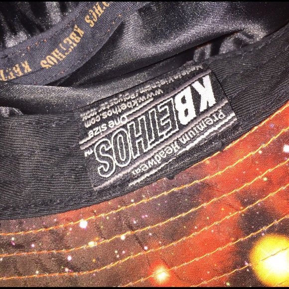 Joggers with hat - Picture 3 of 4