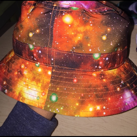 Joggers with hat - Picture 4 of 4