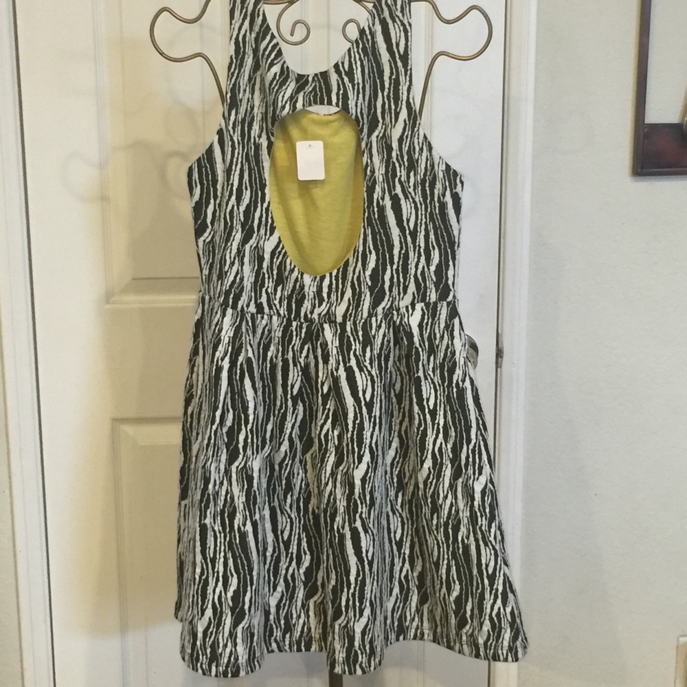 Dress - Picture 2 of 4
