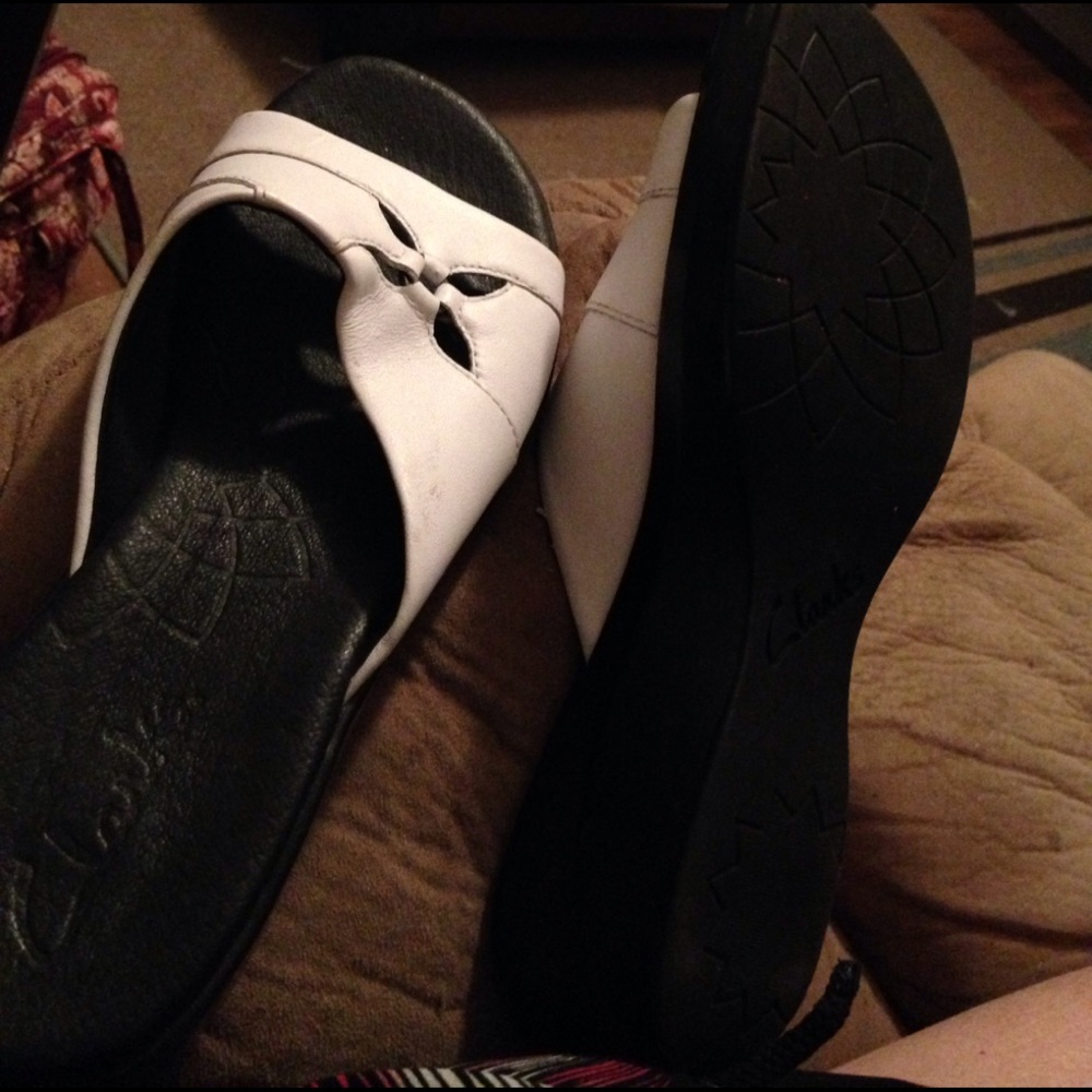 Clarks barely worn - Picture 2 of 2