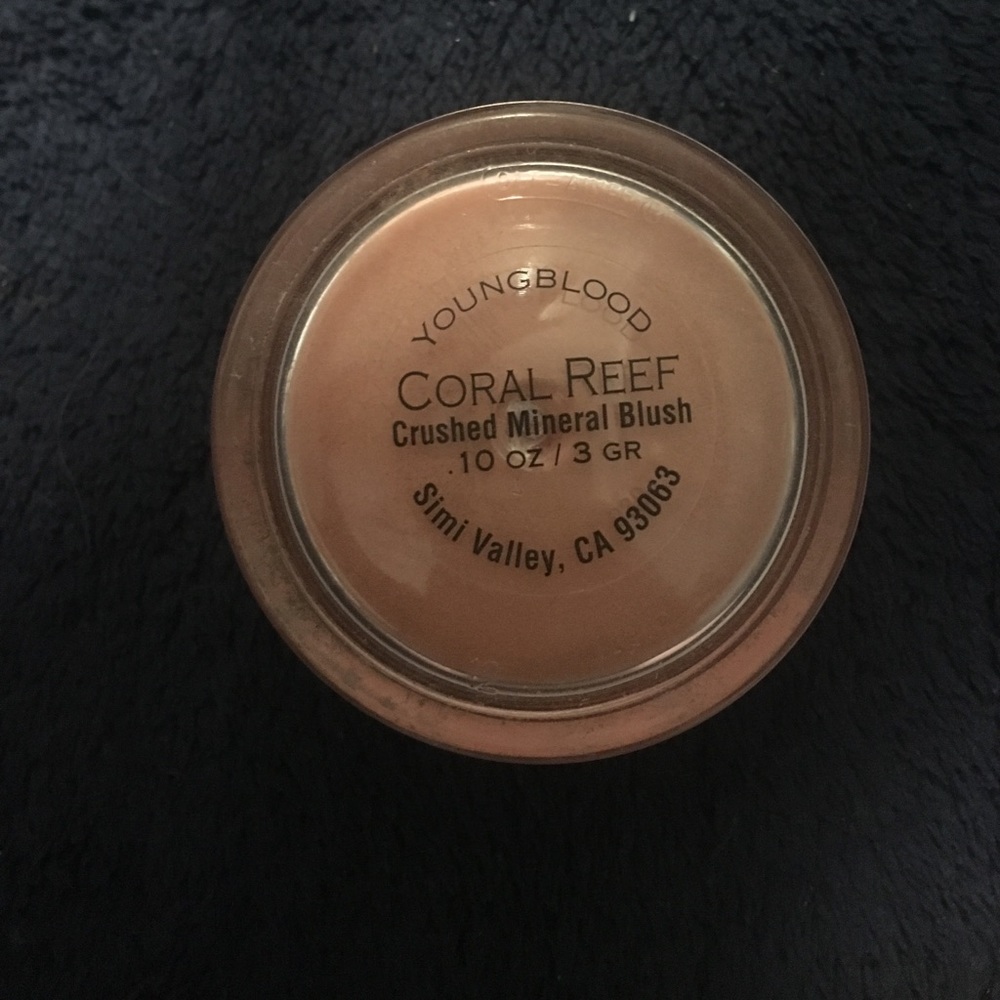 Loose coral blush