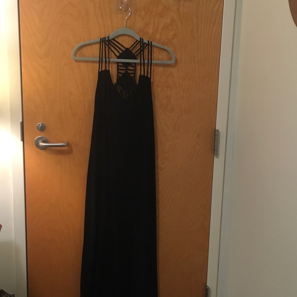 🚨FINAL PRICE DROP🚨 Strappy black maxi dress