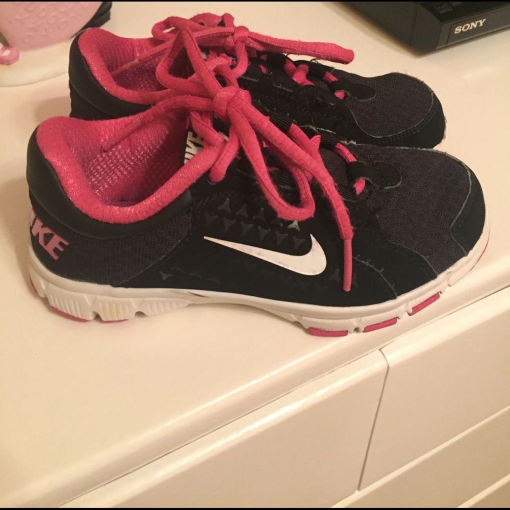 Girls nikes