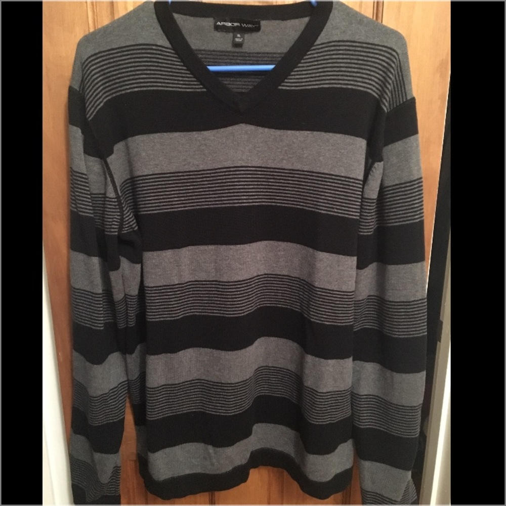 Men's v neck sweater