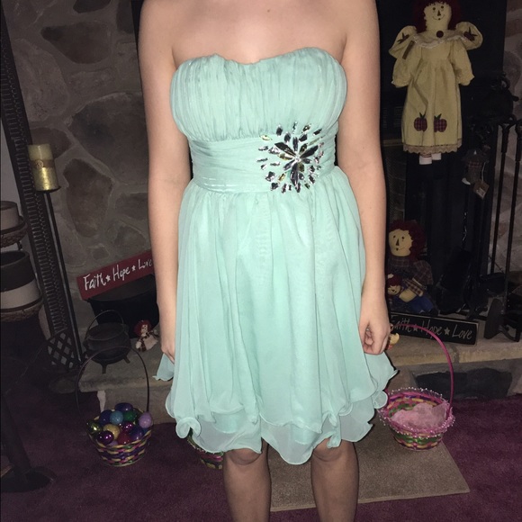 Cute, short light blue prom dress - Picture 1 of 2