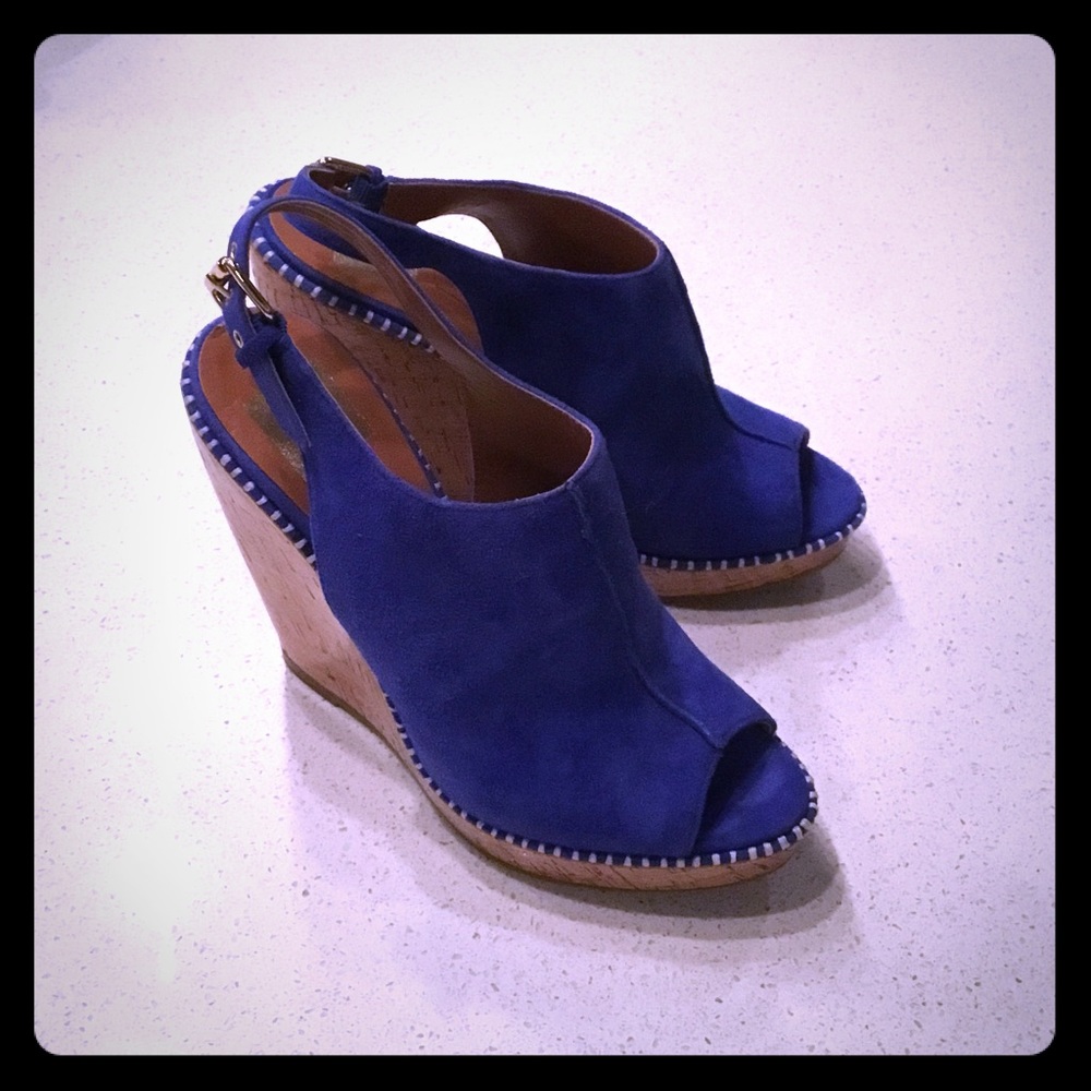 Blue suede shoes!