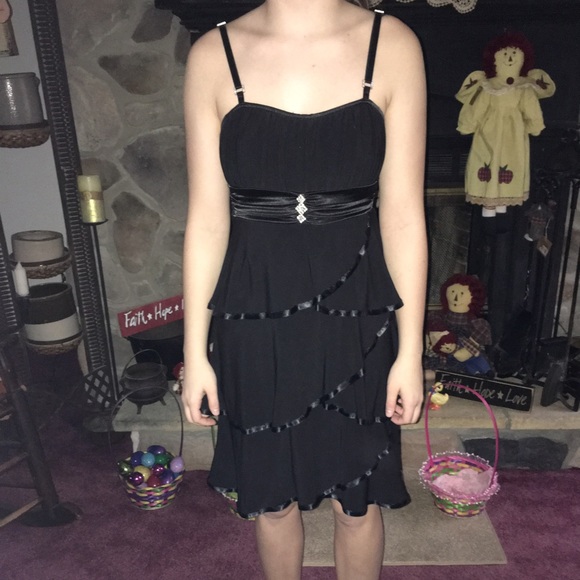 Short, black prom dress - Picture 1 of 2
