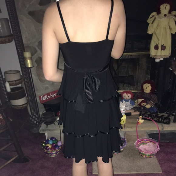 Short, black prom dress - Picture 2 of 2