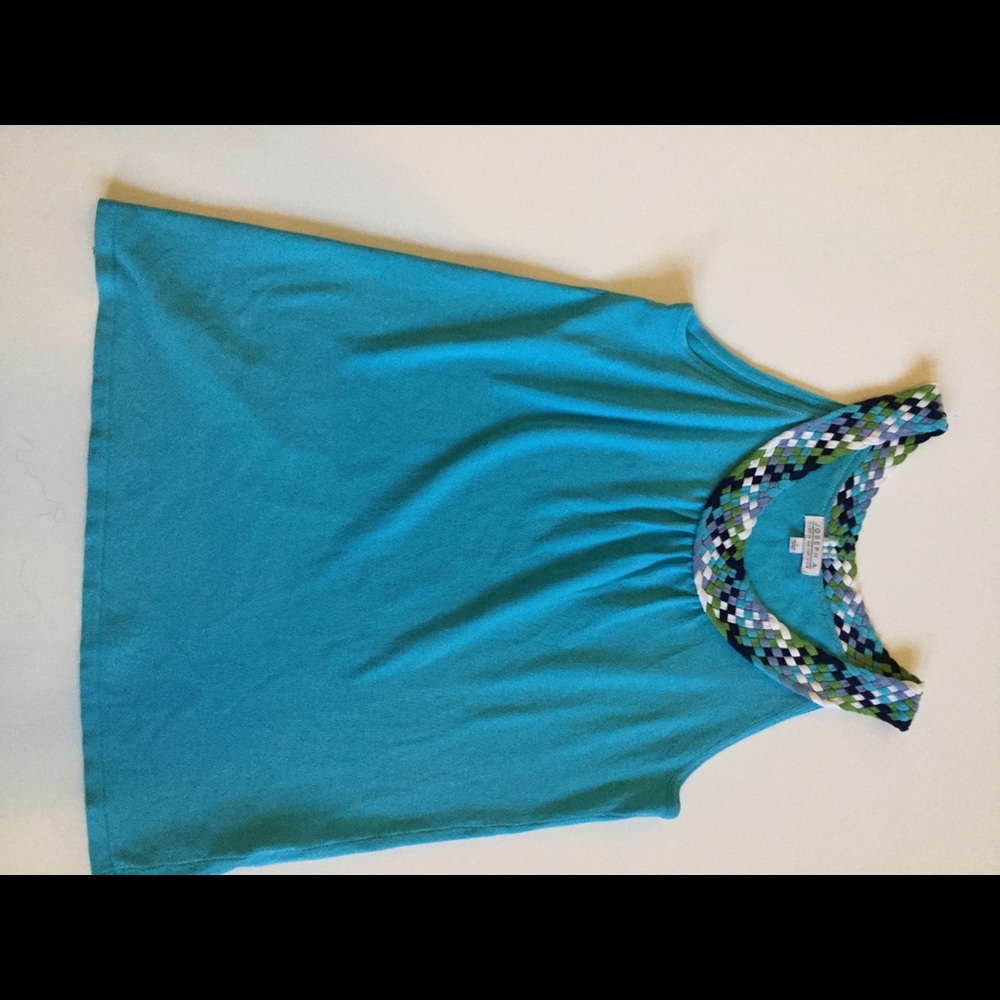 Sleeveless light weight sweater