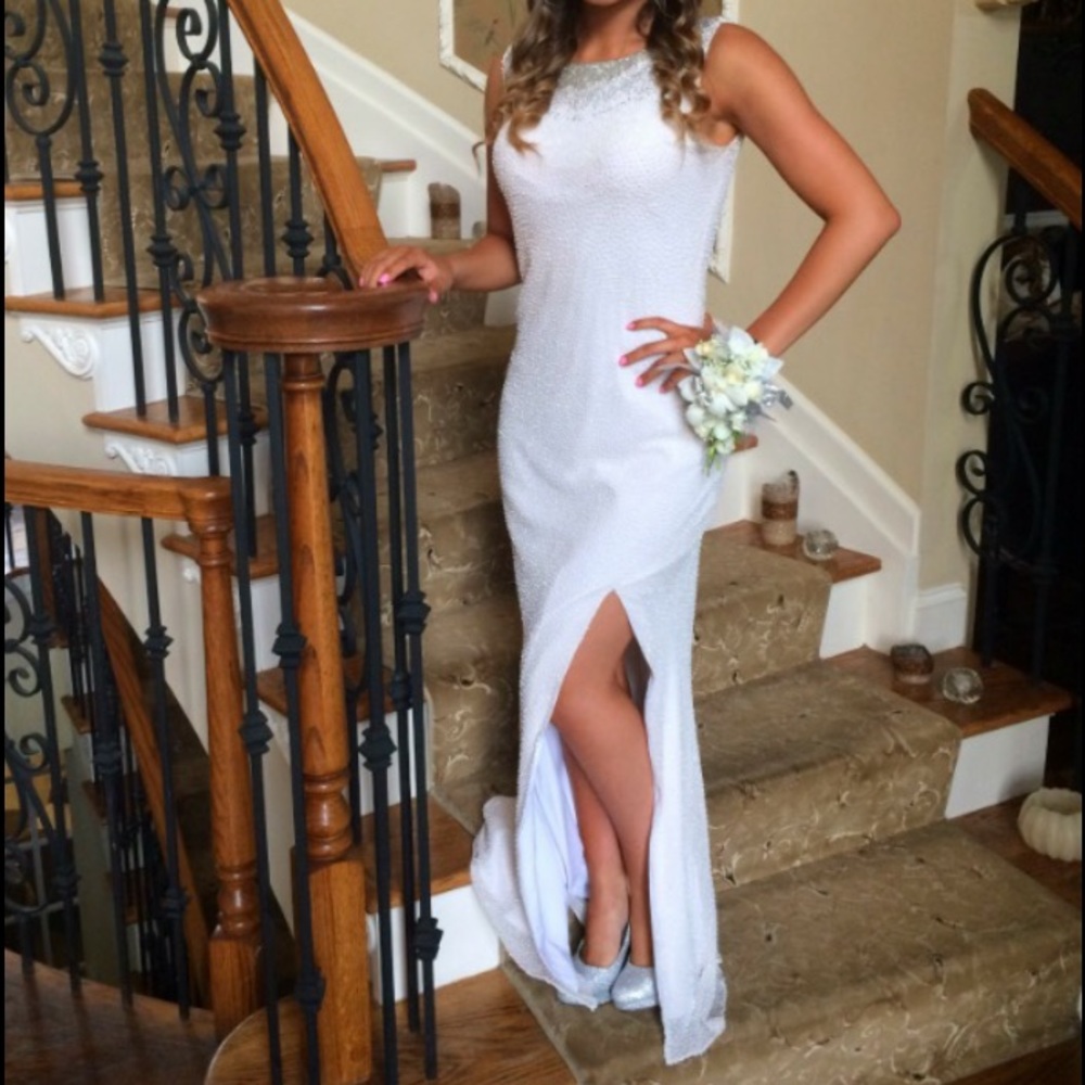 💕50% OFF💕 WHITE BEADED GOWN! can ship asap!