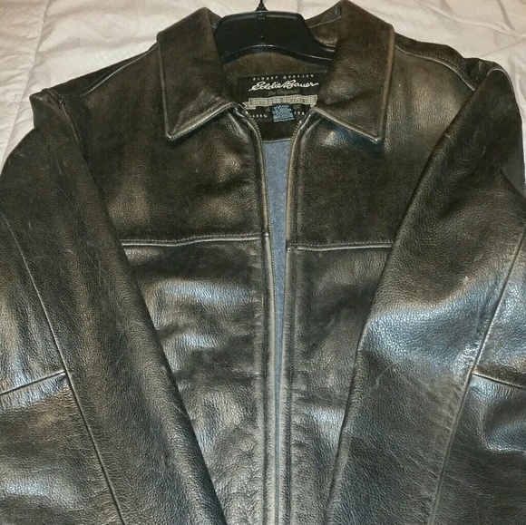 Eddie Bauer leather bomber jacket - Picture 2 of 8