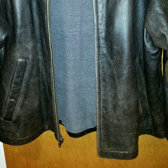 Eddie Bauer leather bomber jacket - Picture 8 of 8