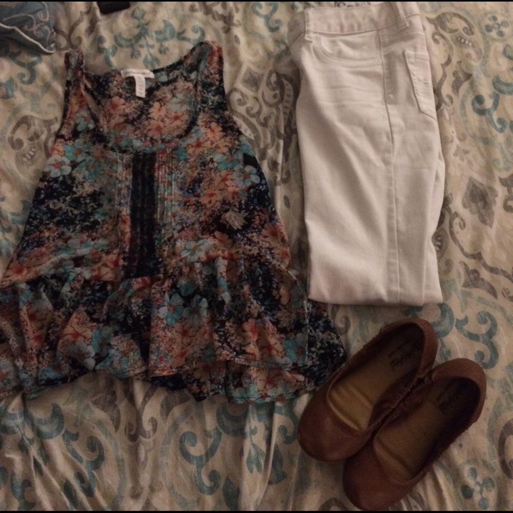 Floral tank🌸💐🌺🌼