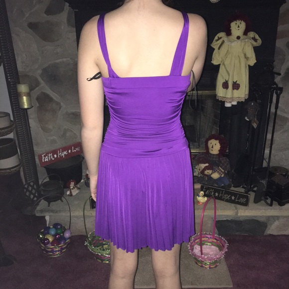 Short, purple dress - Picture 2 of 2
