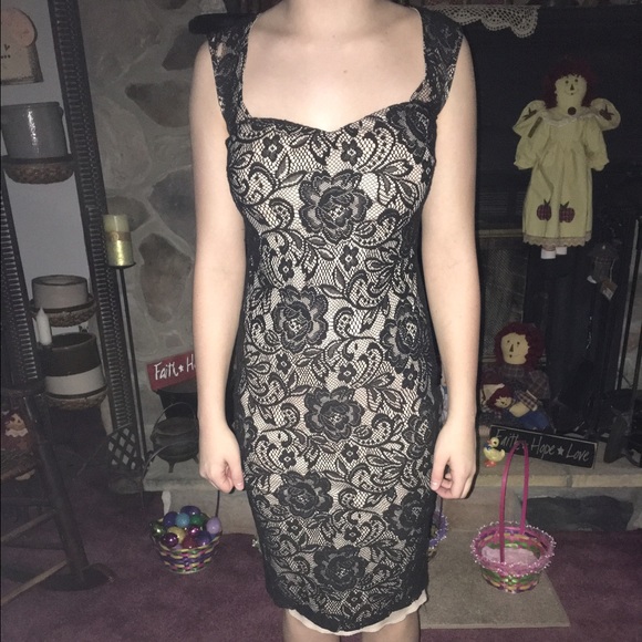 Black laced dress - Picture 1 of 2