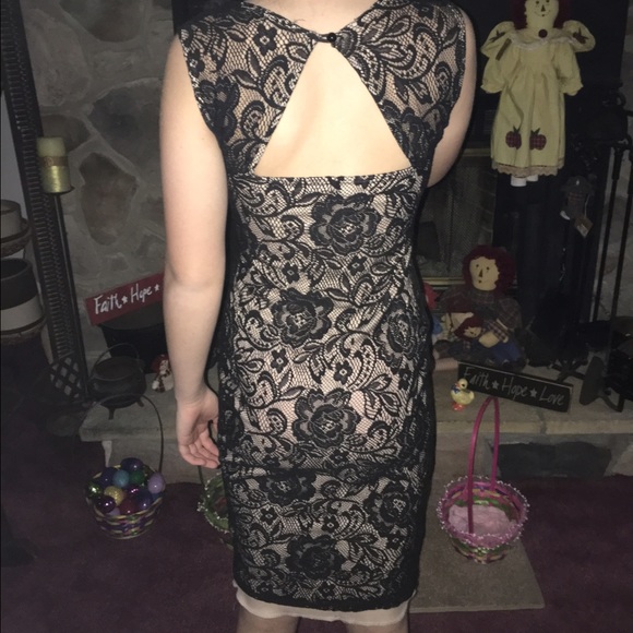 Black laced dress - Picture 2 of 2