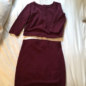 Matching 2-piece crop top and high waisted skirt