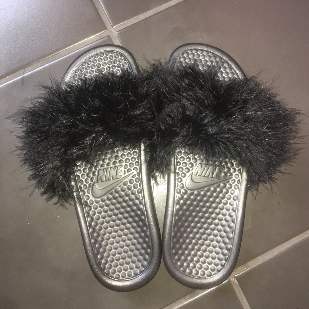Fur Slides 😍💋