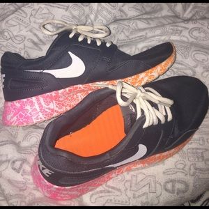 Size 8 Nike women's