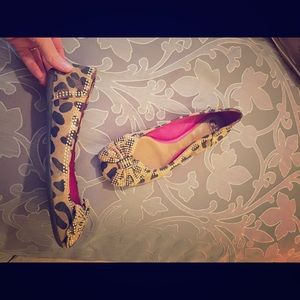 8 Gianni Bini leopard flats, beyond comfortable