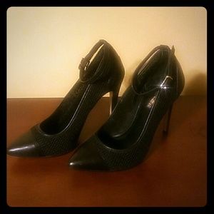 BCBGeneration Pointed Toe Pump