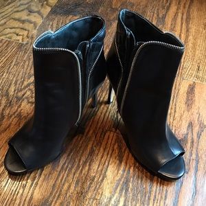 BRAND NEW Halogen booties (Nordstrom). Size 8M.