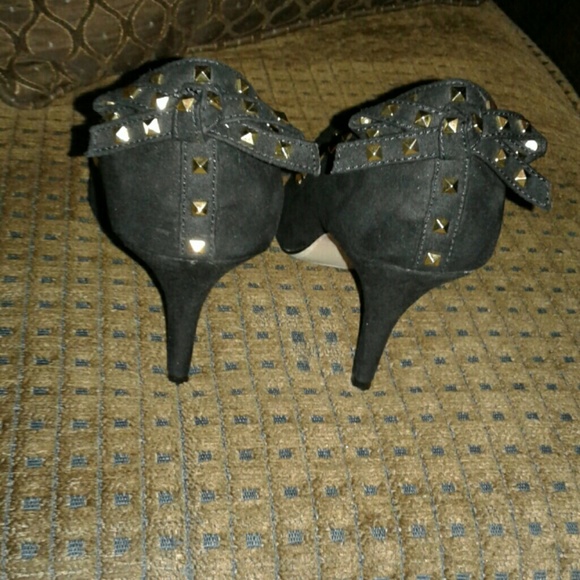 ❤️ FINAL REDUCTION Studded Pumps - Picture 4 of 8