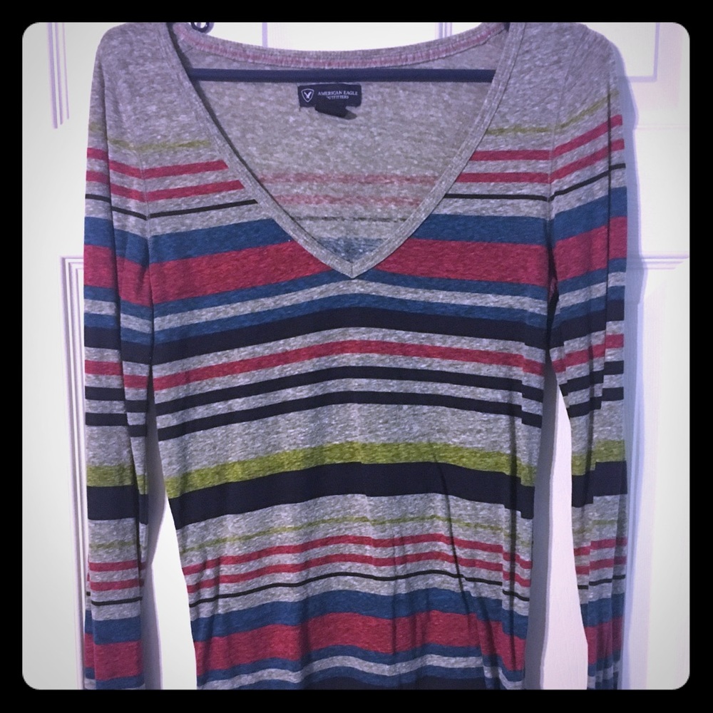 American Eagle Long Sleeve V neck