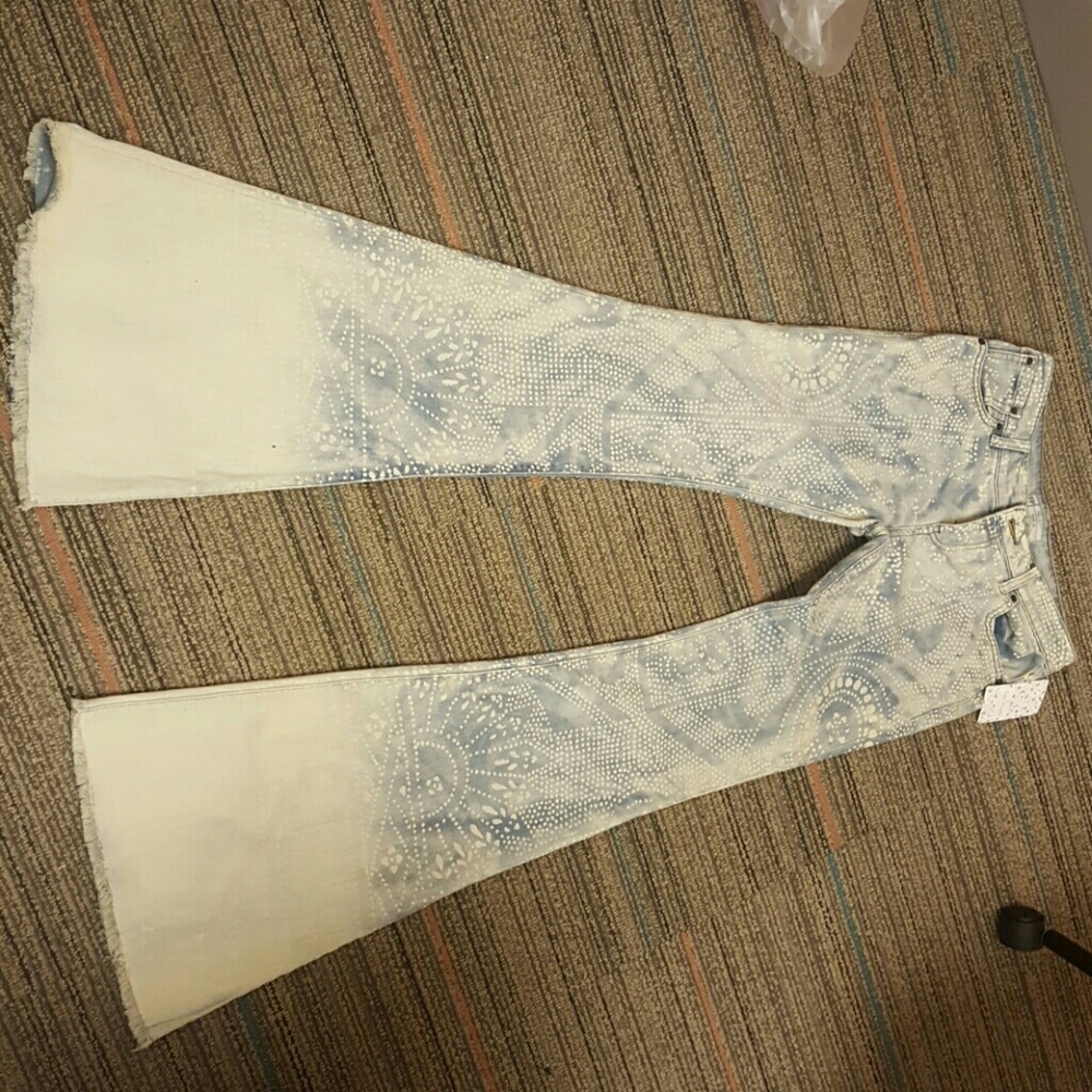 Hipster bellbottom jeans