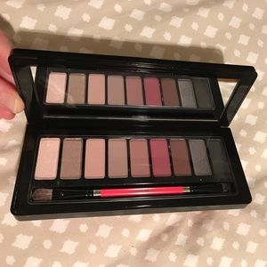 MAC eyeshadow palette