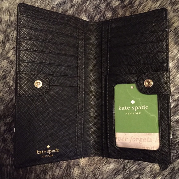🎁FINAL PRICE🎁
KATE SPADE ♠️ WALLET - Picture 2 of 4