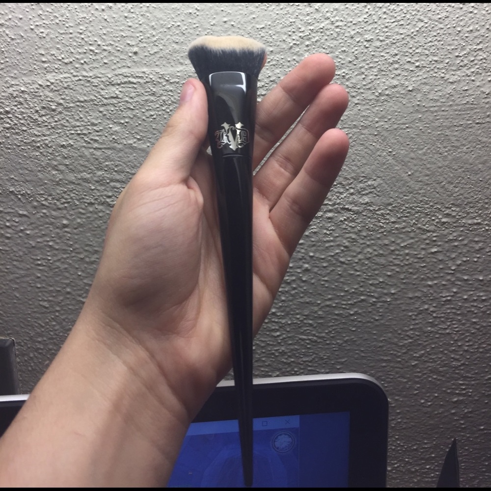 kat von d foundation brush (brush 10)