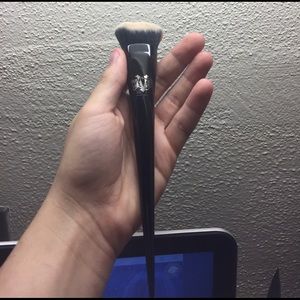 kat von d foundation brush (brush 10)
