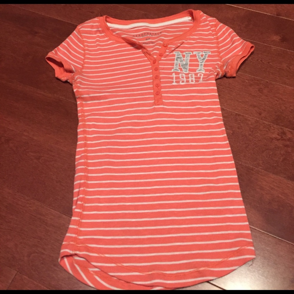 Aeropostale T-Shirt (Women Small)
