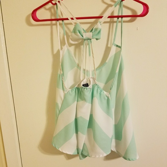 crop top - Picture 3 of 5