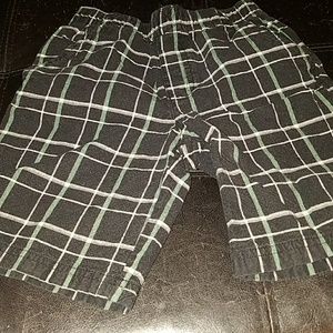 Boys 6 plaid shorts