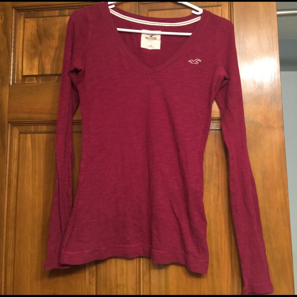 Hollister maroon long sleeved vneck