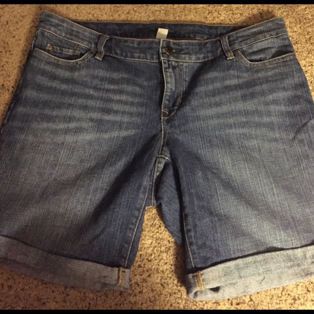 Old Navy size 16 Bermuda Shorts