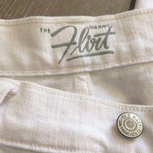 Old Navy the Flirt White Jeans. NWT. Never Worn.