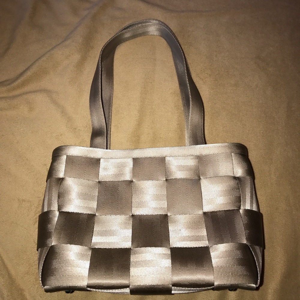 Harvey Champagne Seatbelt bag